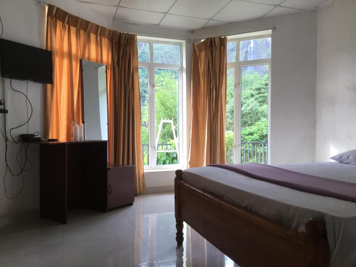 Koslanda Diyaluma Falls Inn מראה חיצוני תמונה