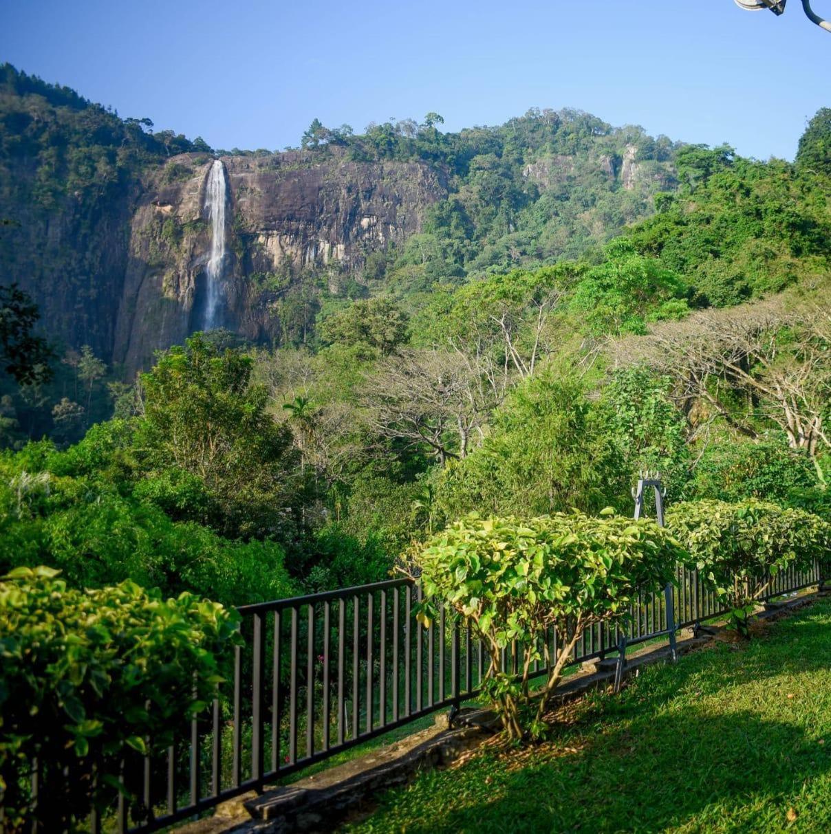Koslanda Diyaluma Falls Inn מראה חיצוני תמונה